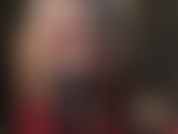 Botas altas, medias negras, tanga de pvc y una polla enorme para que la adores. Mi ama reúne todos los deseos de tu corazón fetichista.