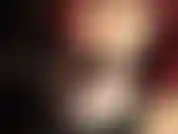 Hambrienta de la polla de mi ama? Sedienta de su gran carga de semen? Abre la boca, lámela, siente lo grande que se extiende por tu ansiosa garganta.