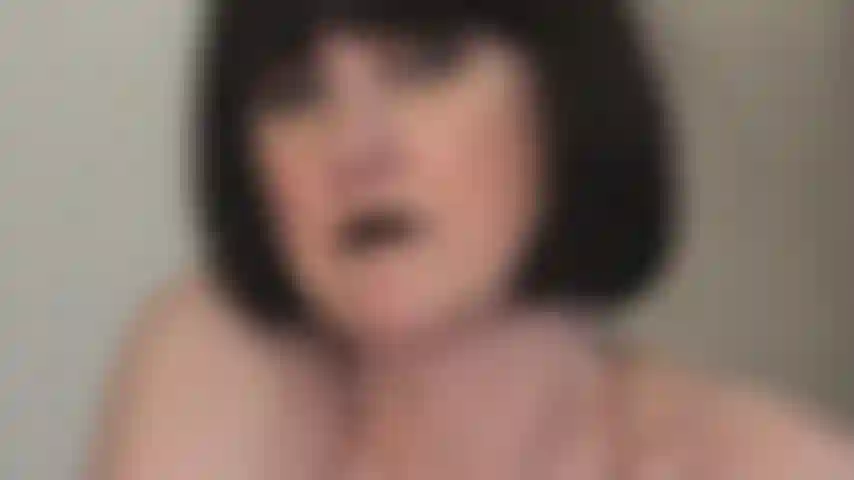 ¡Te apetece esta polla! Mi ama la hace ver irresistiblemente sabrosa. Ven a lamerla...