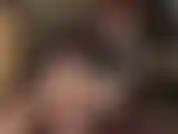 Las piernas cruzadas de la señora vivian son una trampa para el pene. Oh, sé que te encantan estas piernas largas, pero ¿puedes soportar tener tu pene envuelto en nailon y apretado entre estos muslos...?