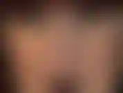 Labios oscuros y brillantes, fetiche hipnótico: la amante tiene ojos que miran profundamente tu alma, lengua y labios que te hacen debilitar tus rodillas.