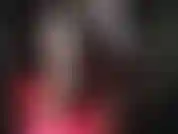 Con un enorme strap-on negro y fetiche de pies en medias blancas brillantes. Te encantan los pies y una polla enorme. Mi ama te da un buen masaje mientras adoras mis pies de nailon.