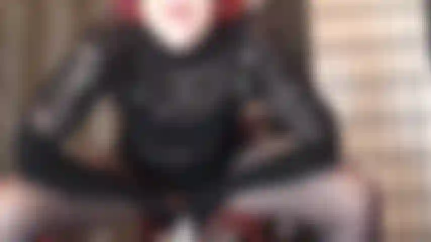 Mi polla necesita tu boca de puta. Abre bien los ojos, saca la lengua, chupa el delicioso semen de mi polla.