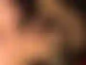 Escote de látex provocativo.