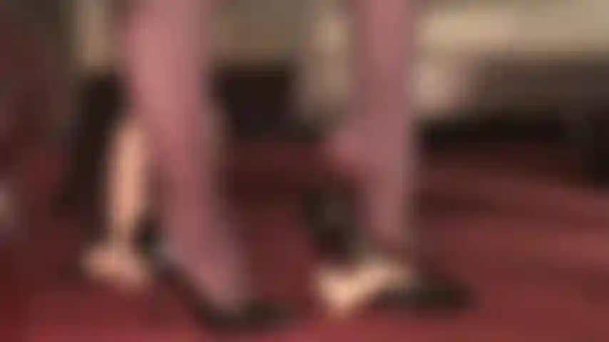 ¡Así que quieres follar los tacones de mi ama...!? - Mete tu polla de esclava en mis zapatos y mira lo que pasa.