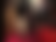 Las increíbles curvas de mi ama en látex ceñido, brillante, blanco y negro. Adoración del culo, fetiche de pies, piernas con medias, fetiche de saliva.