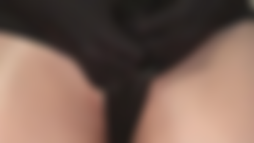 Controlando tu respiración, ya sea mi entrepierna en pantimedias o bragas, mis nalgas o cinta cubriendo tu boca... Te tendré amortiguada y luchando por respirar.