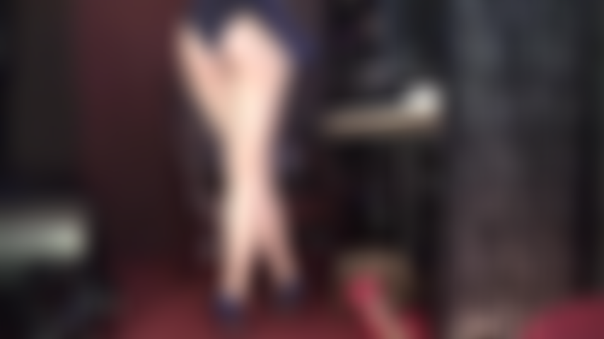 Paja por mi culo, huele mis zapatos y lame mis pies.