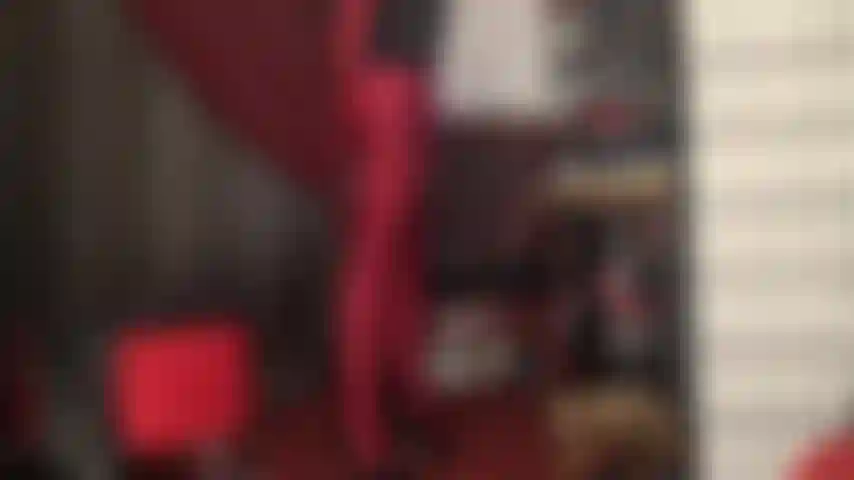 Te gustan las medias de licra? Estas medias de licra rojo oscuro y brillante te harán pajearte con fuerza.