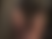 Adoro los pantalones ajustados con jeans de satén negro y leggings azules brillantes.