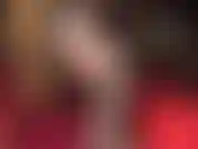 Adoración de culo en lencería y piernas en medias superiores de encaje blanco brillante sexy.