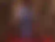 Dominación sensual con strap-on con leggings azules metalizados, body de nailon, medias y guantes. Te encantan estos pantalones azules brillantes y sensuales y mi gran polla blanca.