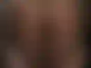 Un sexy teddy de cadena y una capa de pantimedias súper brillantes: el trasero de la amante se ve simplemente perfecto en estas medias de nailon brillantes con un body de tanga debajo.