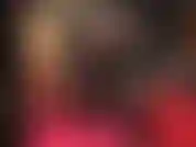 Medias con estampado de liga, tacones peeptoe brillantes y los shorts más calientes.