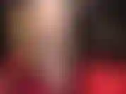 Me burlo con unas pantimedias blancas transparentes y sexys antes de cambiarlas por un par negro transparente.