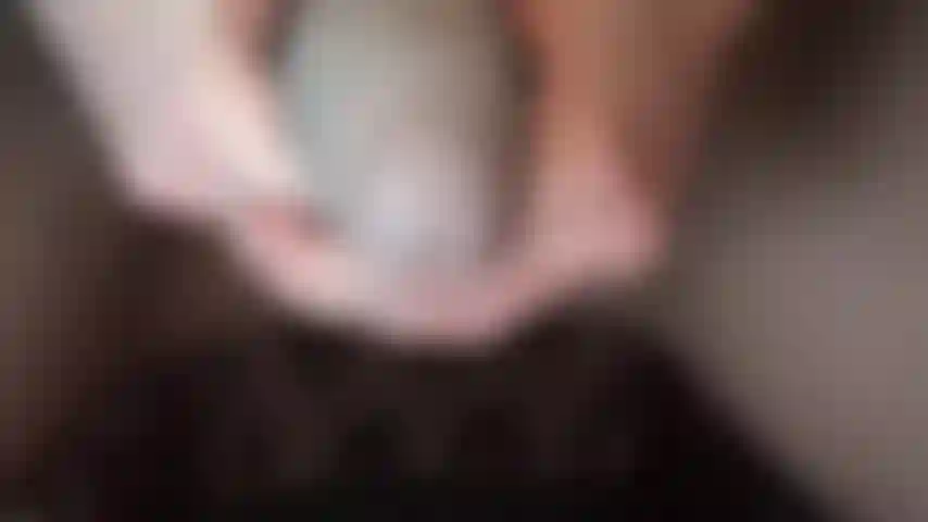 ¡No te cansas de la polla! La señora vivian te tiene adicta a la polla y los huevos, frotándolos por toda tu cara. ¡Chúpate todas esas pollas grandes, puta!