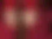 Video fetichista de pies descalzos increíblemente caliente, trabajo de pies en una gran polla negra: la amante envuelve sus hermosos pies descalzos arqueados alrededor de una gran polla negra, con vistas frontal y trasera.