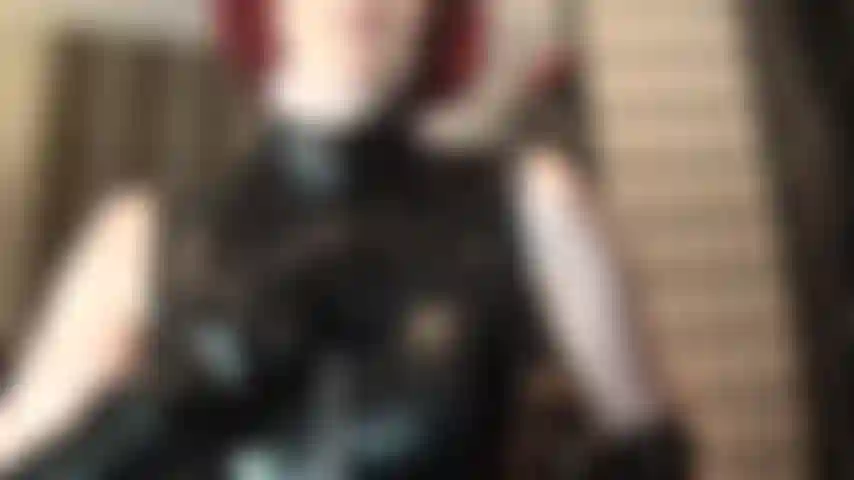 Guantes de vinilo negros, oh, ser tocada y provocada por las manos de la amante vestidas con estos maravillosos guantes fetiche...