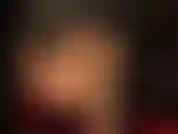 Te provoco con un pie de medias brillantes y upskirt en tu cara; mi pie de nailon brillante y sexy apunta directamente a tu cara, debajo de tu nariz, inhala profundamente mientras das un vistazo debajo de mi falda de cuero.