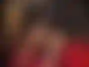 Guantes rojos de látex y un consolador negro grueso. Mi ama sabe cómo excitarte con guantes de goma brillantes y una polla negra enorme.