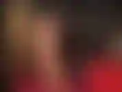 Tacones sexis de leopardo, piernas largas de nailon, fetiche de piernas cruzadas, colgando, juego de zapatos.