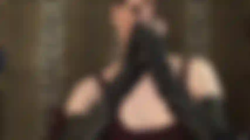 Amante de los guantes de cuero: ¿cuánto querrías sentir estos hermosos y suaves guantes de cuero negro cubriendo tu boca y tocando tu cuerpo...?