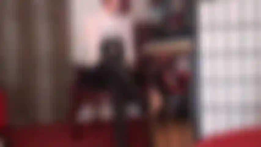 Guantes médicos de látex sobre guantes de cuero: ¿no te gustaría sentir las capas de guantes de la amante deslizándose por todo tu cuerpo y dentro de tu apretado trasero?