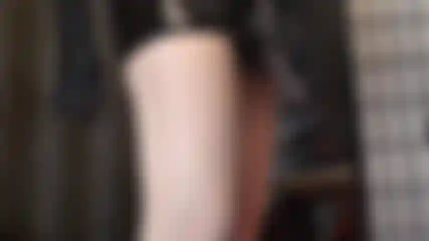 Mi ama quiere llenarte el culo de perra con su consolador más pequeño, y primero tendrá que abrirte con sus dedos de cuero. Oh sí, hoy te follaré.