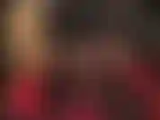 Facesitting y dominación con strap-on: en pantimedias brillantes, medias con capas de encaje y botas, la amante empuja su enorme polla blanca profundamente en tus agujeros, mientras adoras mi culo.