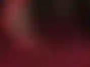 Jugueteo con mis pies en medias oscuras y tacones rojos de tiras. Disfruto de una vista lateral de los arcos de la señora vivian con tacones abiertos, así como de sus movimientos colgantes y el juego con los zapatos.