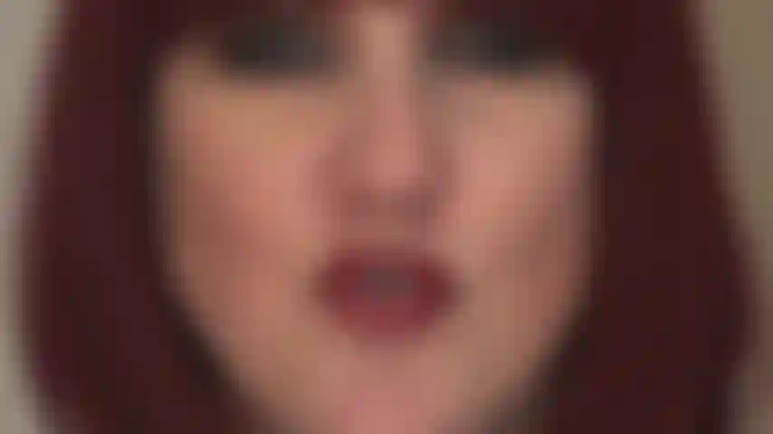 ( Parte 1/2: adoración de cara y polla) - mi ama te tiene débil y sumiso mientras te drena las pelotas y la cartera con su mirada penetrante, sus labios pintados de brillante lápiz labial y su lengua sensual. Mi ama acaricia una gran polla negra y lo único que anhelas es tragar esa descarga de semen.