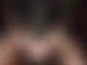 Pegging duro, follada con strap-on, inclínate hacia el gran strap-on stryker de mi amante y bebe la saliva que gotea de mis labios pintados de lápiz labial negro.