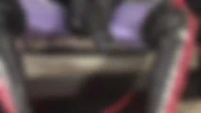 Escupo enormes pollas negras empapadas en tu garganta, acostada de espaldas con los ojos bien abiertos y la lengua extendida, estás rogando por complacer cada centímetro de estas enormes pollas, ya sean blancas o negras.