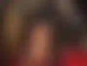 Fetichista de pies y dominación con strap-on: disfruta de mis pies descalzos suaves y perfectos mientras acaricio una de mis grandes pollas de goma blanca.