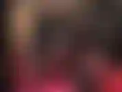 Una puta amante de las pollas de pvc: la amante viste su traje de gato de vinilo negro brillante y sus botas, acariciando su polla para tu boca hambrienta de semen.