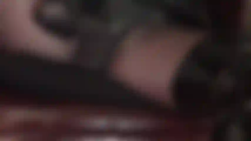 Adoro las pollas negras de mi ama, desde su strap-on negro más pequeño de 20 cm hasta el tremendo trevor, con una verga increíblemente gruesa de 23 cm de circunferencia y 35 cm de largo. Estas pollas te destrozarán.