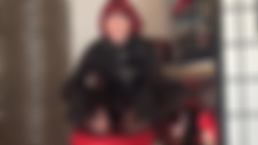 Adoración de pies con medias vintage con costura: la amante usa leggings negros para que puedas concentrarte completamente en los maravillosos pies de nailon.