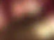 No te dejes engañar por estos suaves guantes de satén. Ama los envolverá firmemente alrededor de tu cuello, mirándote fijamente a los ojos, apretándolos cada vez más fuerte... Hasta que te quedes sin aliento...