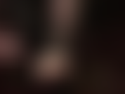 Ama rasga sus medias negras para revelar sus sabrosos dedos desnudos.