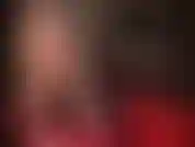 Culo desnudo, pies descalzos, strap-on.