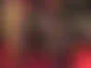 Un enorme strap-on negro envuelto en medias de nailon: la amante te llenará con 17 pulgadas de polla cubierta de nailon.