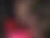 ¿Te encanta verme acariciarme la polla? Acaríciate, a ver cuánto aguantas mirando mis largas y sexys piernas de nailon, colgando y acariciando mis pies.