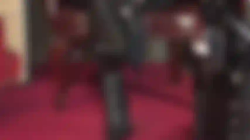 Botas de cuero seducción - la amante vivian sabe de tu deseo más profundo de colocar tu lengua sobre el suave cuero negro, lamiendo el eje, el talón, la suela...