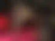 Piernas en pantimedias: imagínate a los pies de tu diosa adorando sus hermosas piernas con un par de medias negras transparentes y tacones fetichistas de acero rojo.