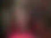 Hermosas piernas en pantimedias, provocación sensual en nailon negro, tacones peeptoe y mules.