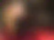 No hay nada más perfecto que esto... Unas medias sexys color piel transparente, unas botas altas y brillantes y un body de tanga de vinilo que queda muy ajustado entre las nalgas de mi amante...