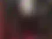 Maestra de escuela con clase y gran bulto con strap-on.