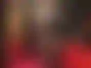 Medias negras brillantes, látex blanco, goma apretada, capas de medias, paja con guantes de látex. - La amante se pone un vestido de látex blanco, medias blancas sobre guantes blancos y negros.