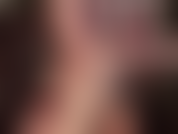 Lame mis pies desnudos y sudorosos.