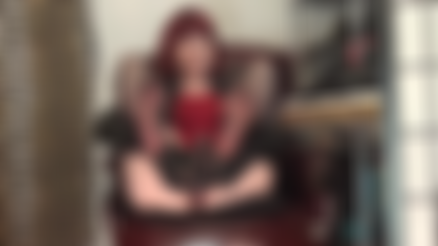 Ya sean mis malolientes pies de nailon o mi sabrosa polla negra, tu boca de puta estará llena.